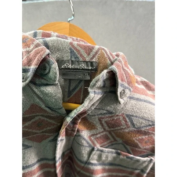 Eddie Bauer Flannel Shirt Mens XL Aztec Geometric Plaid Western Southwest - Picture 3 of 3